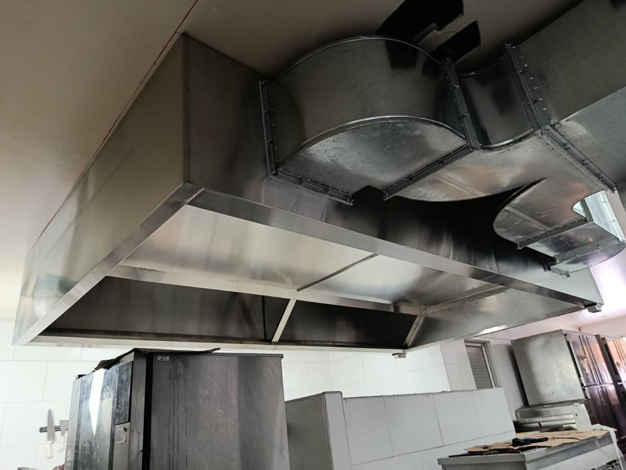 Campana Extractora Industrial en Acero Inoxidable 304 — foto real fabricada por Trazas Ingeniería